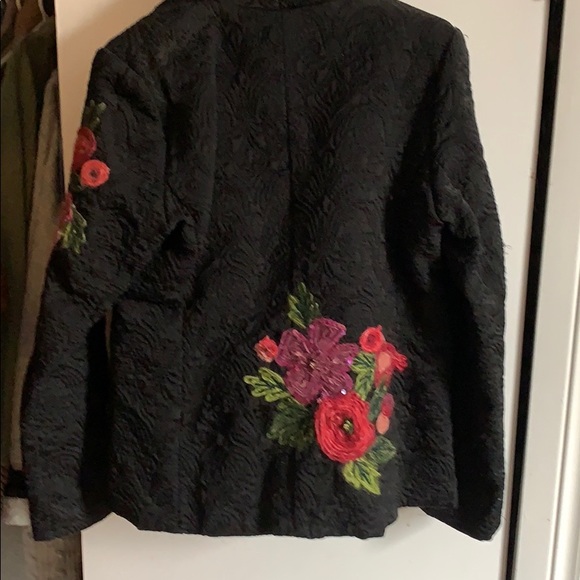 Beautiful textured jacket with gorgeous details - Picture 6 of 6